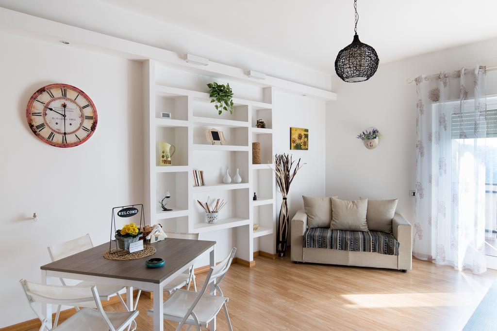 Apartment Cinecitta'est Rom